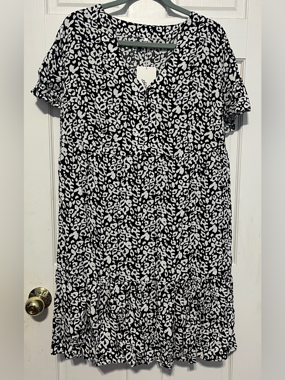 Women’s Black & White Animal Print short Sleeve Dress. SZ 2X
